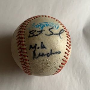 MYSTERY AUTOGRAPHED 5 autos Baseball please read below 👇one ball